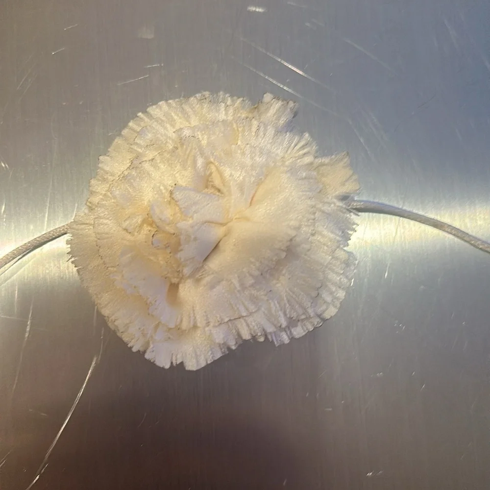 Saint Laurent Crumpled White Flower Choker Necklace - Picture 4 of 7